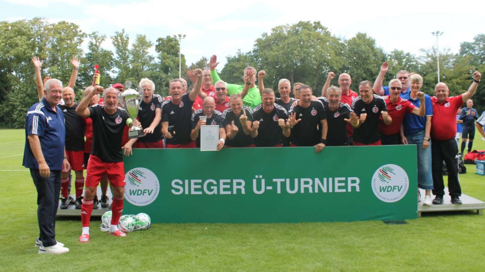 Die Kreisauswahl Recklinghausen sicherte sich bei den Ü60-Herren den westdeutschen Titel. Kreisauswahl Recklinghausen